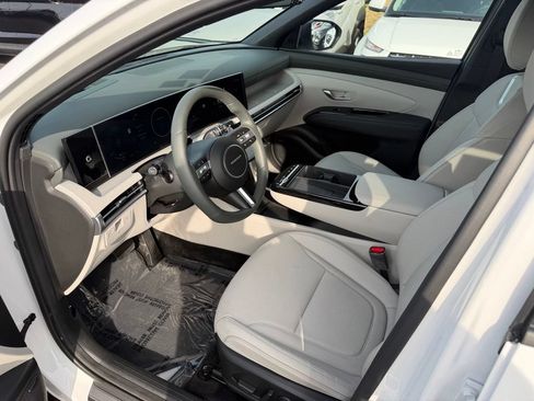 Certified 2025 Hyundai Tucson Limited AWD/4WD image 11