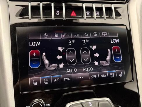 Used 2021 Lamborghini Urus AWD/4WD image 42