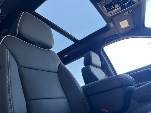 New 2026 Chevrolet Suburban Premier w/ Sun And Tow Package AWD/4WD image 18
