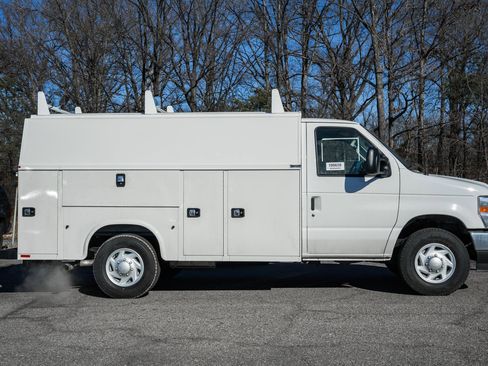 New 2026 Ford E-350 and Econoline 350 Super Duty w/ Power Equipment Group image 3