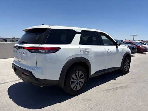 Used 2025 Nissan Pathfinder S FWD image 3