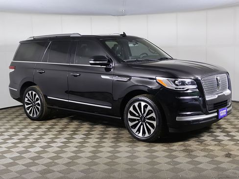 Used 2022 Lincoln Navigator Reserve AWD/4WD image 2