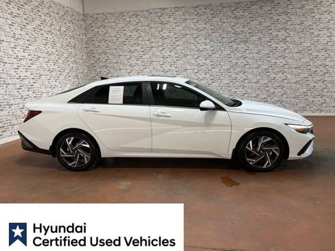 Certified 2025 Hyundai Elantra SEL FWD image 7