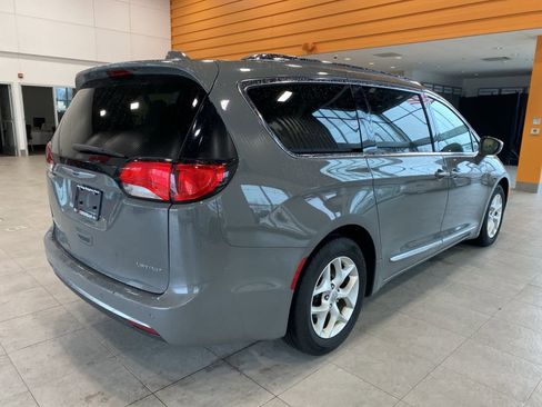 Used 2020 Chrysler Pacifica Limited image 7