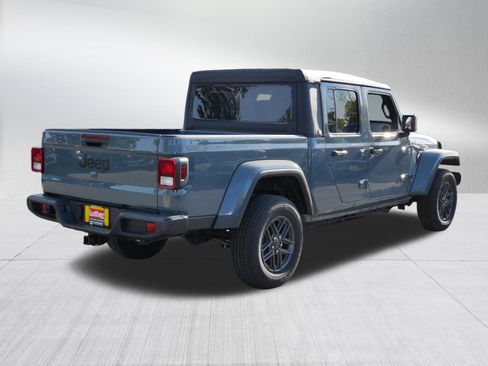 Used 2025 Jeep Gladiator Sport AWD/4WD image 7