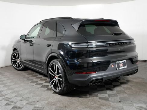 New 2026 Porsche Cayenne S image 3