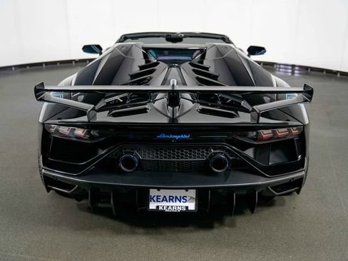 Used 2020 Lamborghini Aventador SVJ AWD/4WD image 7