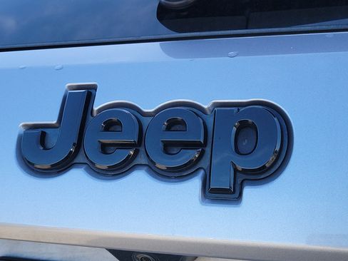 Used 2021 Jeep Grand Cherokee Laredo X RWD image 9
