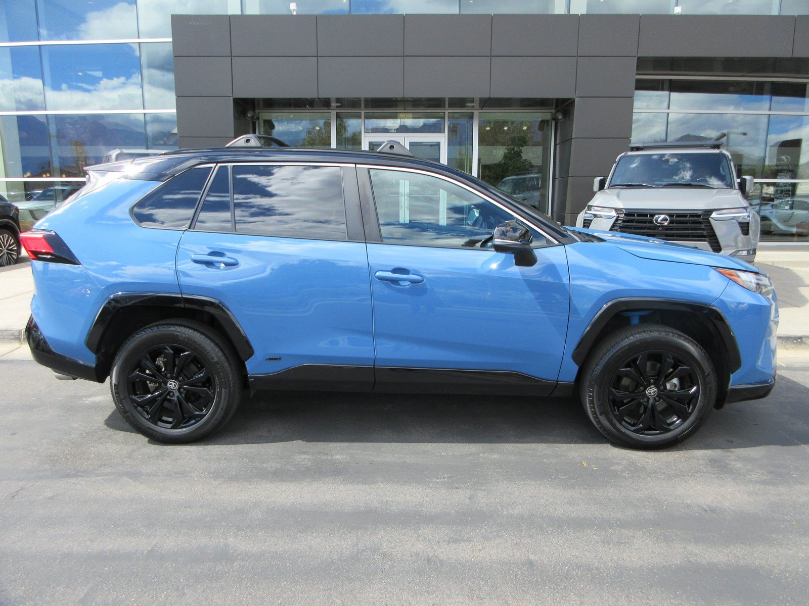 Used 2024 Toyota RAV4 XSE w/ Advanced Technology Package AWD/4WD image 12
