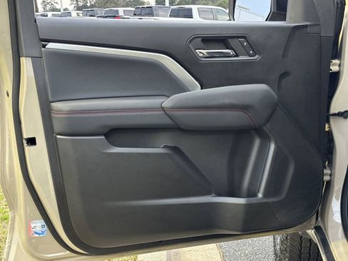 Used 2023 Chevrolet Colorado Z71 w/ Z71 Convenience Package 2 image 14