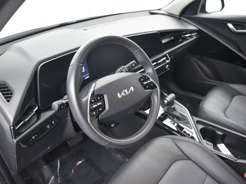 Used 2024 Kia Niro EX image 18