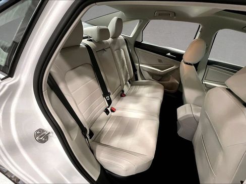 Used 2024 Volkswagen Jetta SE w/ Panoramic Sunroof Package FWD image 24