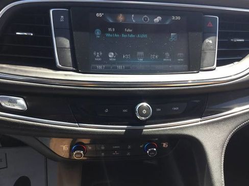 Used 2019 Buick Enclave Essence FWD image 17