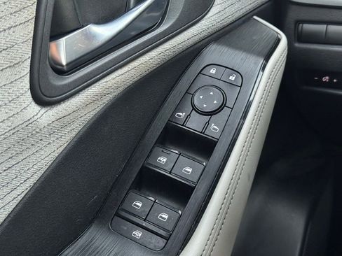 Used 2023 Nissan Rogue SV image 24