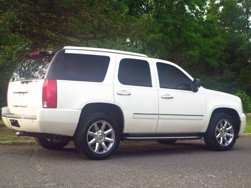 Used 2009 GMC Yukon Denali AWD/4WD image 4