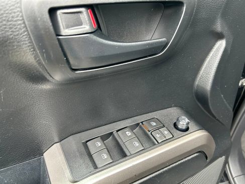 Used 2021 Toyota Tacoma SR5 RWD image 13