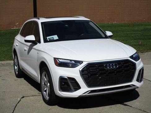 Used 2023 Audi Q5 2.0T Premium Plus w/ Premium Plus Package AWD/4WD image 9