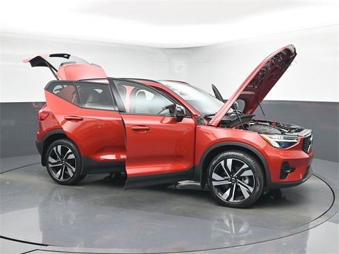 Used 2023 Volvo XC40 B5 Plus w/ Protection Package Premier image 51