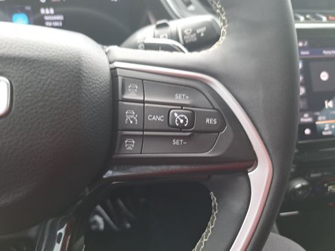 Used 2023 Jeep Grand Cherokee Altitude RWD image 18