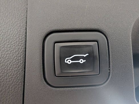 Used 2017 Cadillac XT5 Luxury w/ Driver Awareness Package AWD/4WD image 18