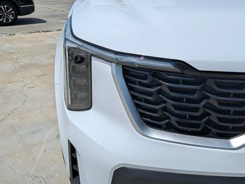Certified 2024 Kia Sorento LX FWD image 10
