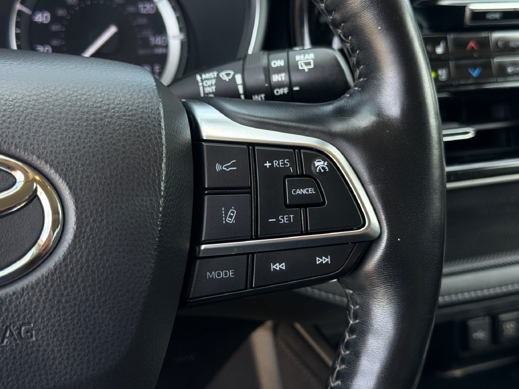 Used 2021 Toyota Highlander Limited AWD/4WD image 33