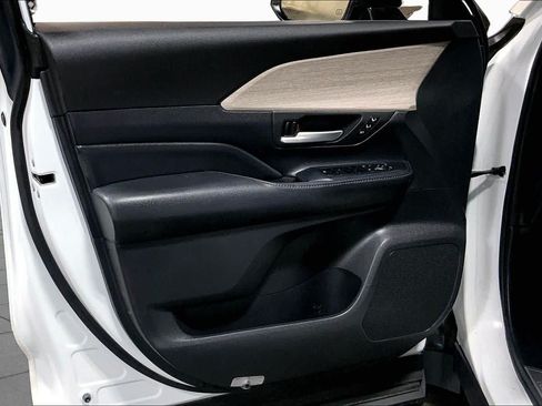 Used 2024 Toyota Grand Highlander AWD image 22