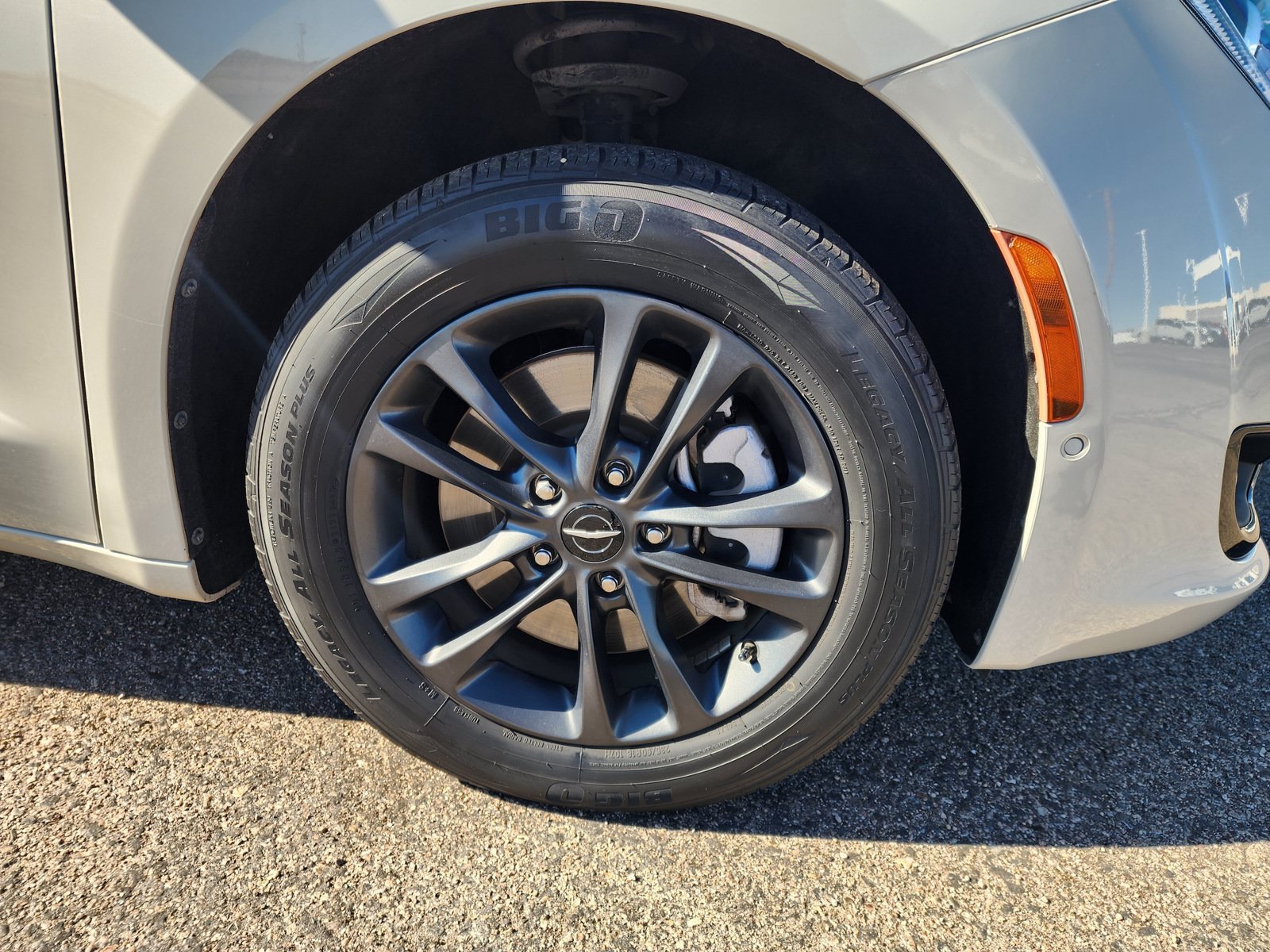Used 2020 Chrysler Pacifica Touring-L AWD/4WD image 10