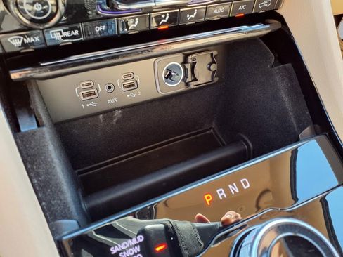 Used 2022 Jeep Grand Cherokee Limited image 10