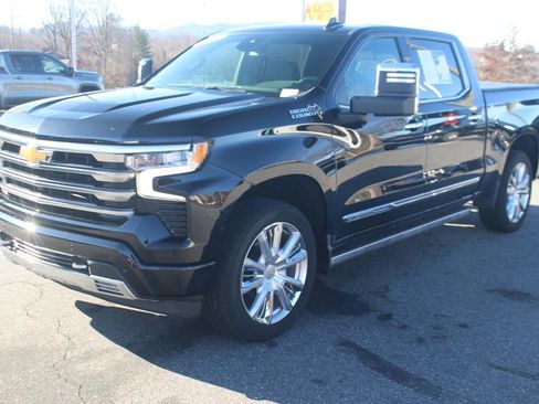 Used 2024 Chevrolet Silverado 1500 High Country w/ High Country Premium Package image 3