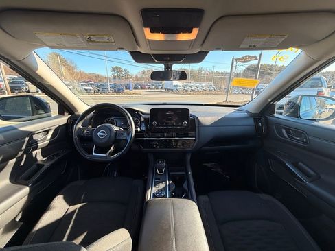 Used 2025 Nissan Pathfinder SV image 22