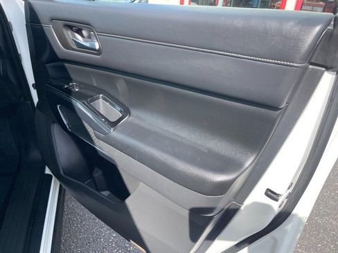 Used 2022 Nissan Pathfinder SV AWD/4WD image 13