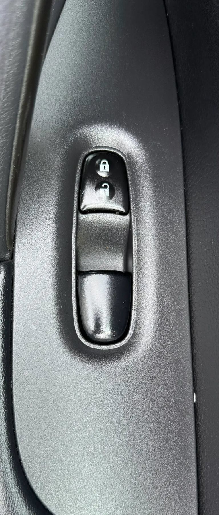 Used 2018 Nissan Rogue S AWD/4WD image 32