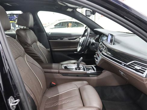 Used 2017 BMW 750i xDrive AWD/4WD image 30