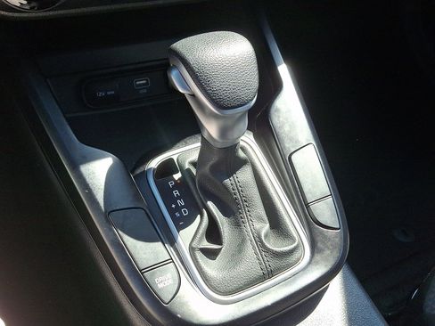 Used 2025 Kia Soul LX w/ LX Technology Package FWD image 14