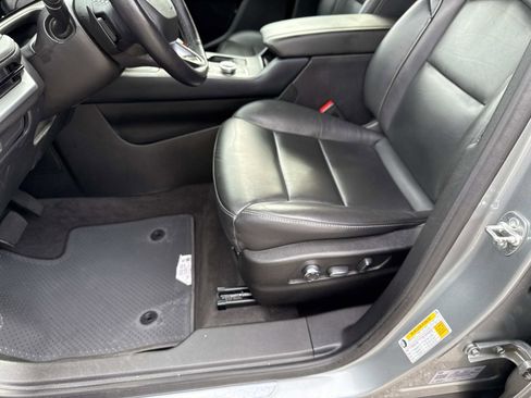 Used 2025 Cadillac XT4 Premium Luxury image 21