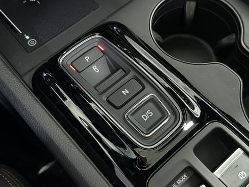 Used 2025 Honda Pilot TrailSport image 23