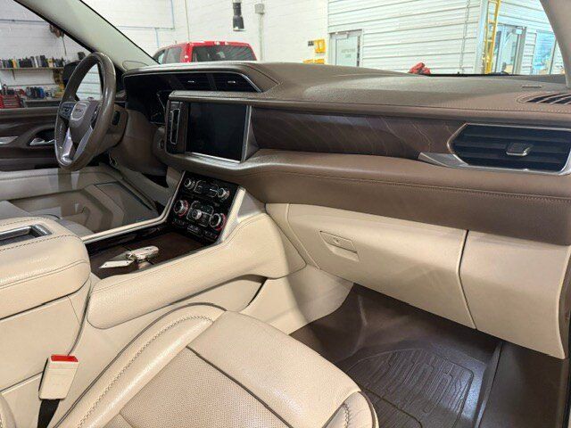 Used 2021 GMC Yukon XL Denali AWD/4WD image 9