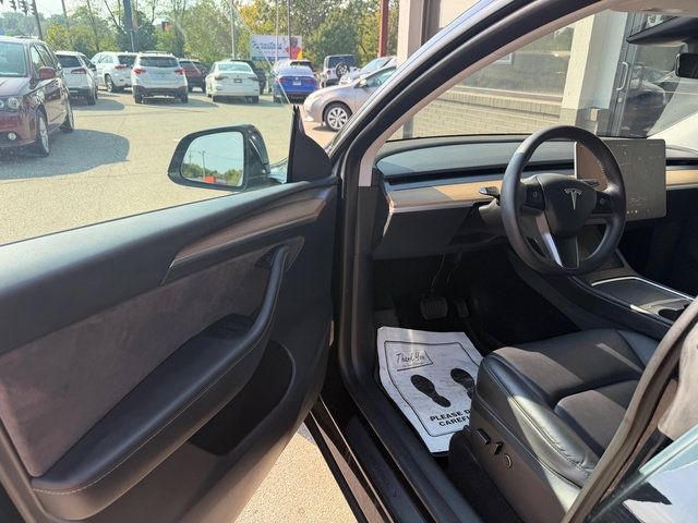 Used 2023 Tesla Model Y Long Range AWD/4WD image 9