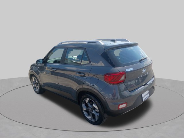 Used 2025 Hyundai Venue SEL FWD image 4