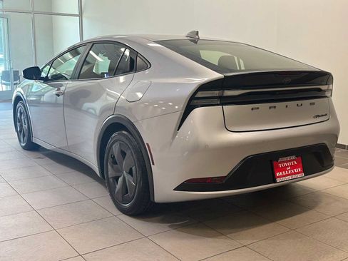 Used 2024 Toyota Prius Prime FWD image 4