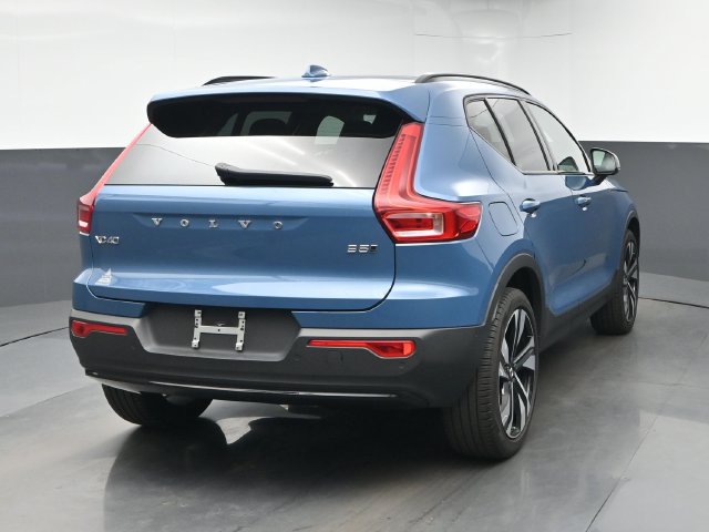 Used 2024 Volvo XC40 B5 Plus w/ Climate Package AWD/4WD image 8