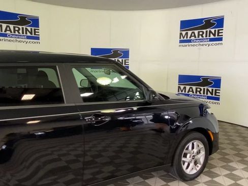 Used 2022 Kia Soul LX w/ Technology Package FWD image 2