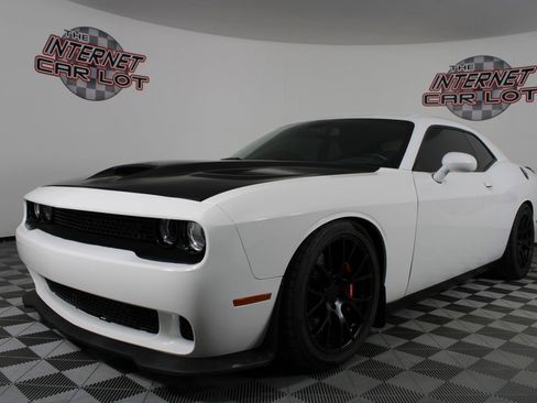 Used 2017 Dodge Challenger SRT Hellcat image 3