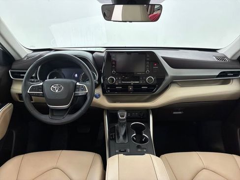 Used 2022 Toyota Highlander XLE image 20