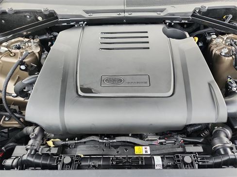 Used 2025 Land Rover Defender 110 S image 25