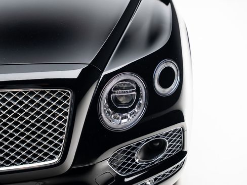 Used 2018 Bentley Bentayga AWD/4WD image 11
