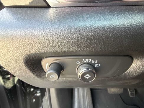 Used 2023 Chevrolet Traverse RS AWD/4WD image 18