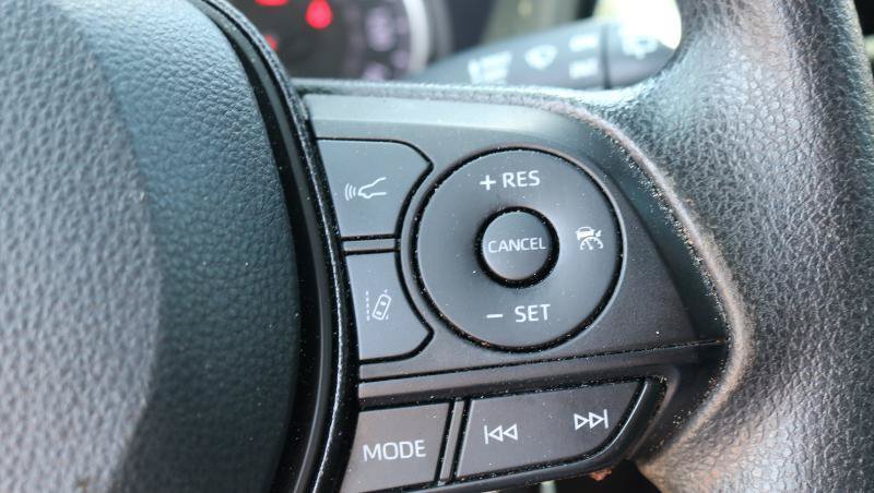 Used 2021 Toyota RAV4 LE FWD image 10