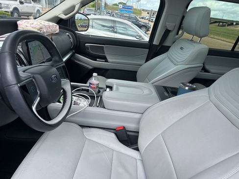 Used 2025 Ford Expedition Platinum w/ Platinum Ultimate Package image 21